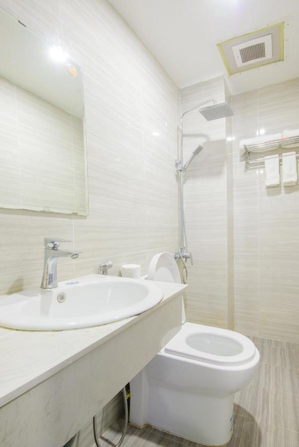 Azure Hotel Da Nang - Beach Zewnętrze zdjęcie